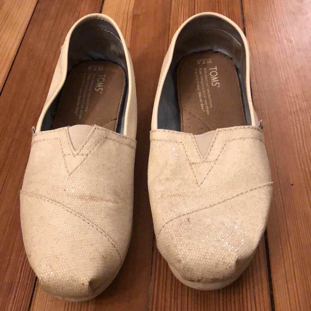 Toms cream flats